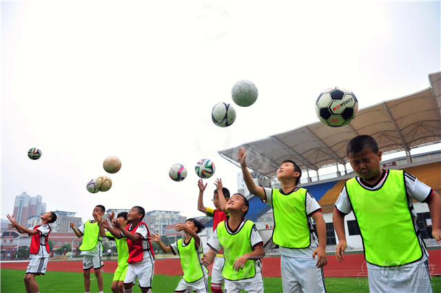 深圳中小学生足尖风暴-青少年足球训练夏令营